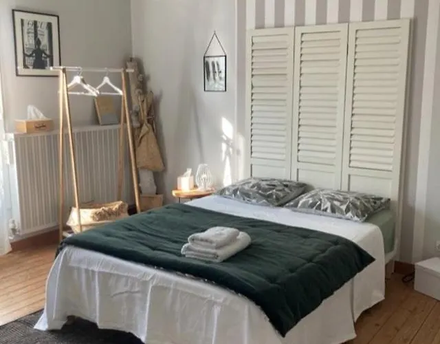 Сasa de vacaciones 3-bedroom House With Garden, Near Center *